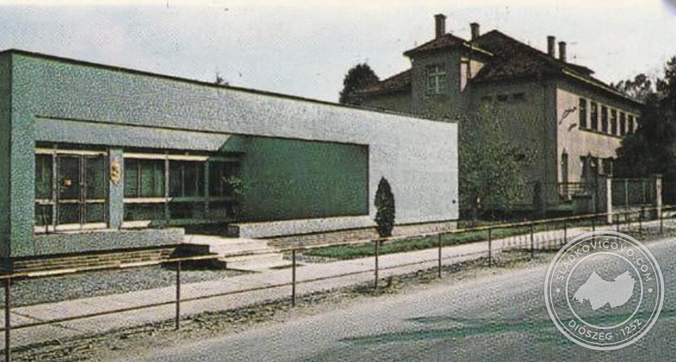 Lekáreň a nemocnica okolo roku 1970.