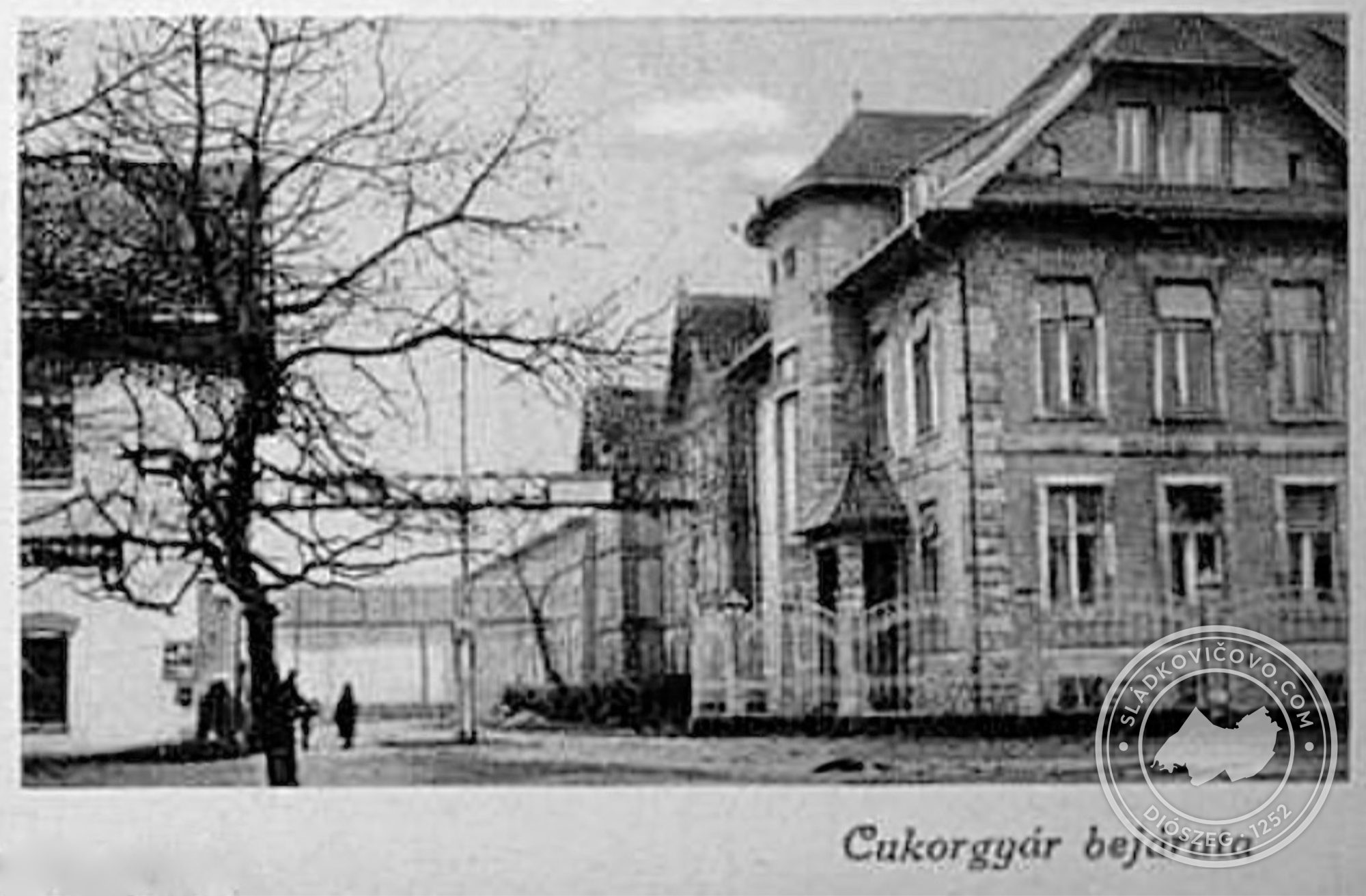 A cukorgyár főkapuja a 20. század második évtizedében.