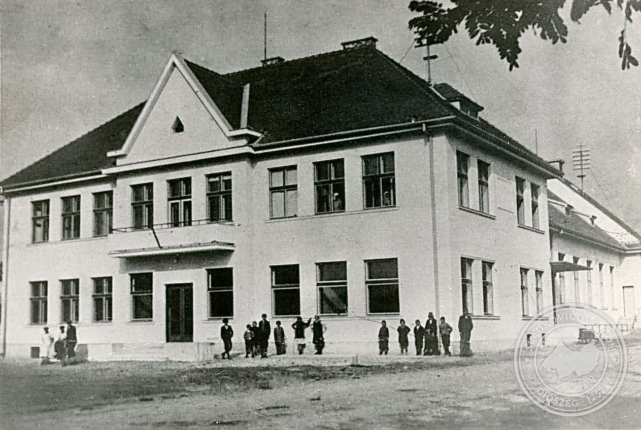 Starý kultúrny dom (vtedy ešte nový) na fotografii z roku 1931.