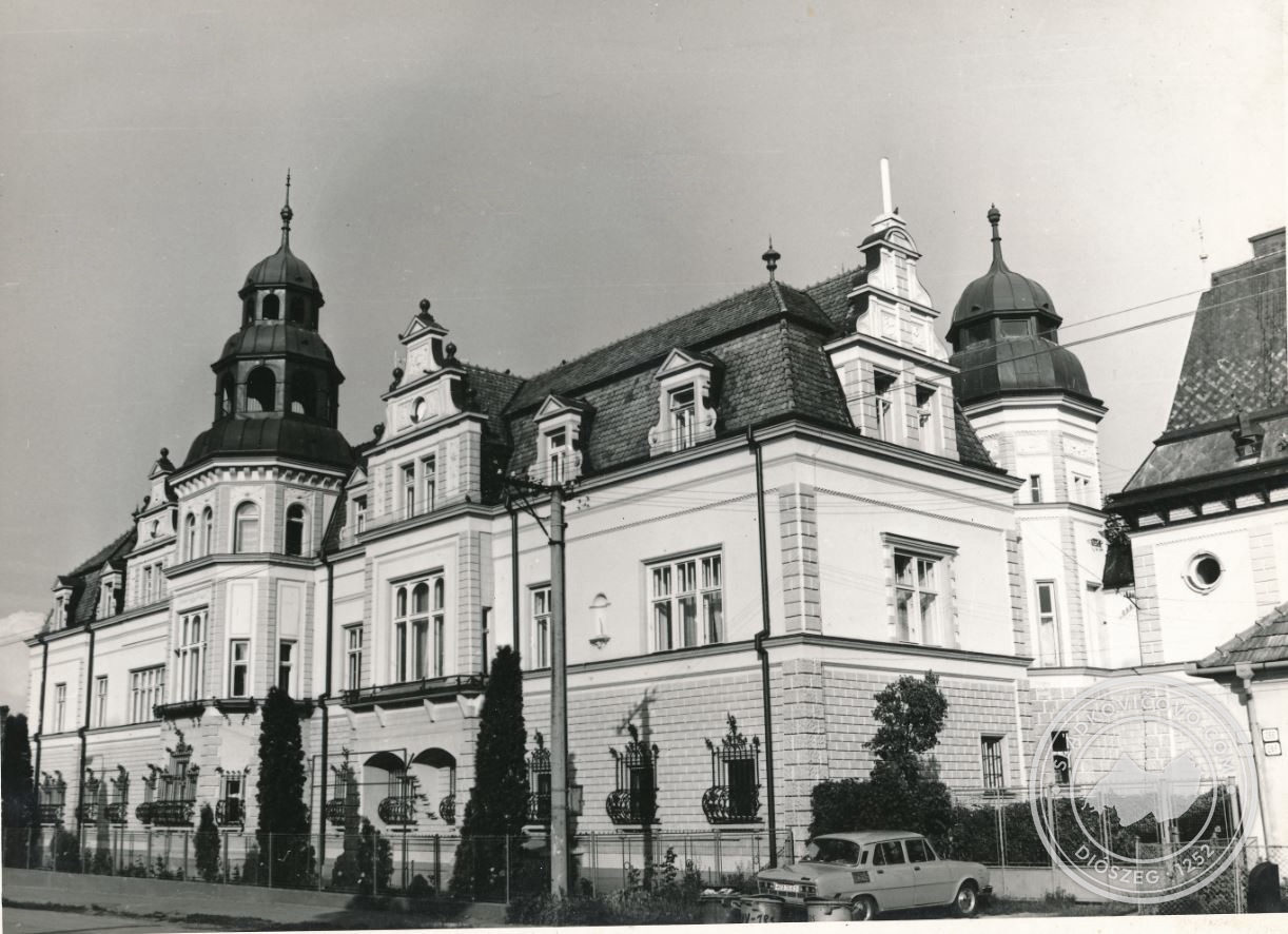Kuffnerovský kaštieľ na fotografii zo 70. rokov 20. storočia.