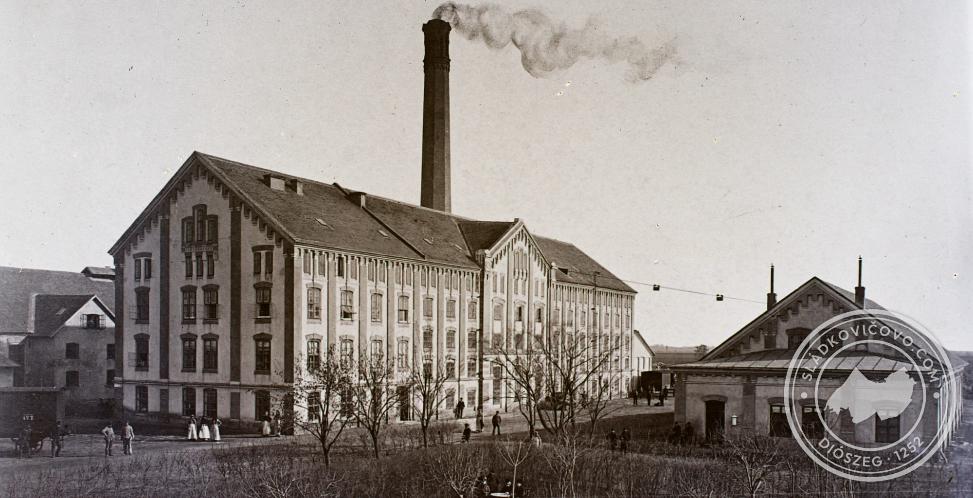 A cukorgyár területe egy 1905-ös fényképen, a kaszinó épületétől fényképezve.